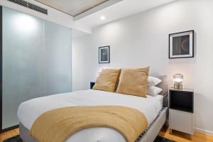 Chic 1-Bed Apartment Near Canberras Bustling CBD