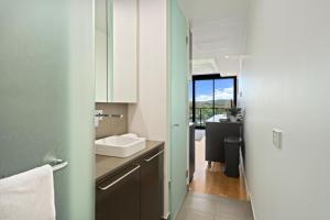 Chic 1-Bed Apartment Near Canberras Bustling CBD