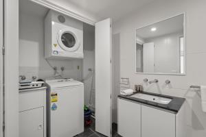 Central Braddon Retreat with Balcony & Pool Access