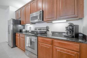 Stylish Vista Cay Luxury Mirage NearTheme Parks, and walk to the Convention Center