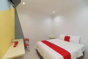 RedDoorz at Taman Galaxy Bekasi - Ceger