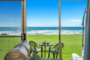 Absolute Beachfront Apartment 8B