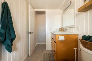 Cozy Getaway - Perfect Base for Exploring Colorado Springs