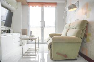 Warm and Comfort Living 1BR at 8th Ambassade Kuningan Apartment By Travelio