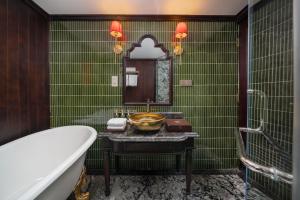 Indochine Grand Lan Ha Bay