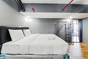 Spacious 2BR Loft at Brooklyn Alam Sutera Apartment By Travelio