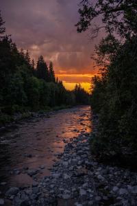 Rusty Bridge River Lodge - Hot tub - Fireplace - Firepit