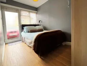 Shirley Apartments, Cozy Studio, Self Check in, 10 min Drive to City Centre, Walking to Redbridge Train Station - Eling