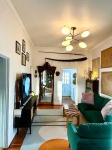Oasis Downtown- One of a Kind Historic Home