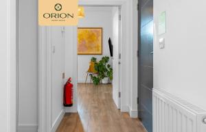 The Kepties 4 - 1 Bed Luxurious Serviced Apartment, Private Garden, Free Parking, 1 Min From TRAIN STATION, 3 Mins to KEPTIES POND, Bakery and Pharmacy Next door - REDUCED PRICE GUARANTEED And Flexi Stay Rates by visiting ORION SHORT STAYS