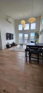 902 S East Street Stays #200