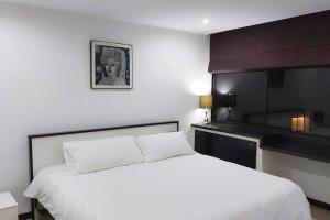 Puerto Santa Ana, Automatic check in, Parking