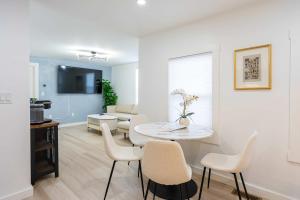 Modern East Boston 2 Bed 2 Bath