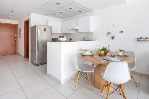 Frank Porter - Marina Views