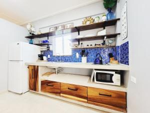 Rusty Blue Studio near Airport Wi-Fi Hot Wtr Gated