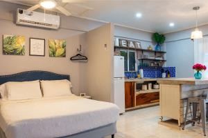 Rusty Blue Studio near Airport Wi-Fi Hot Wtr Gated