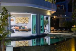 Seaview 10 bedroom villa Bangtao beach area