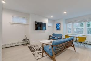 Bright and Airy Home Perfect for Families and Groups