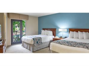 Deluxe Suite with Two Double Beds room in Wyndham Boca Raton Hotel