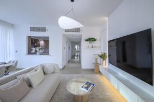 Luxury Apartment with Full Burj & Fountain Views