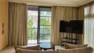 Poblacion Studio Apartment with Balcony