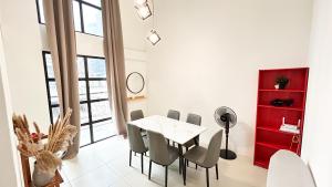 Empire City PJ Colonial Suites by Manhattan Group