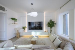 Luxury Apartment with Full Burj & Fountain Views