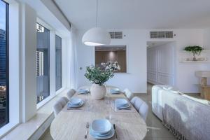 Luxury Apartment with Full Burj & Fountain Views