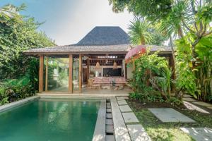 Villa Saffira, Seminyak - Pool, Garden, Rooftop - Walk to Beach and Cafes!