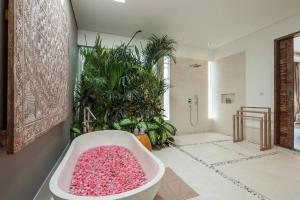 Chill out in a luxurious 4 BR villa Seminyak