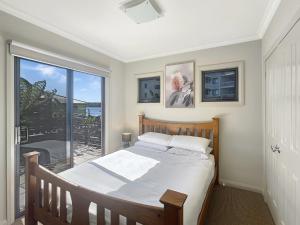 Spacious 3-bed Home with Bayviews from Balcony