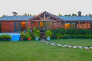 ELIVAAS Riveira Hills - 3 BHK Wooden Cottage with Lush Garden, Pvt Pool