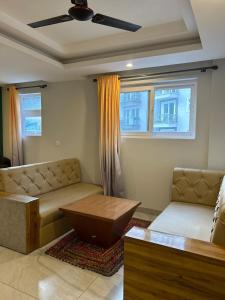 2 BHK Mountain View -Family Stay With Room Service