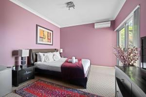 Waterfront Ensuite Queen Room - Luxury & Comfort Place in Caringbah South