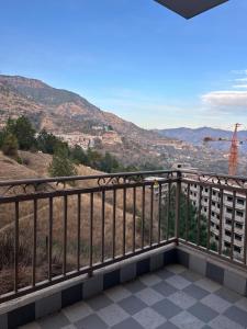 2 BHK Mountain View -Family Stay With Room Service