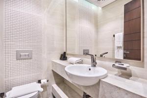 Two Bedroom Apartment in Nobles Tower by The S Holiday Homes