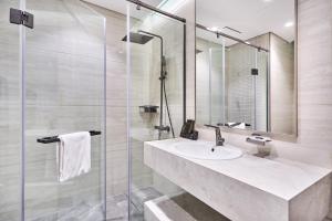 Two Bedroom Apartment in Nobles Tower by The S Holiday Homes