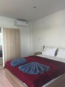 Waters Edge Resort ,