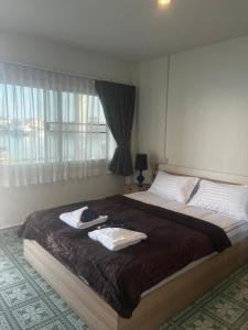 Waters Edge Resort ,