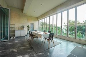 private Villa #Terrace #Parking available #Swimming pool