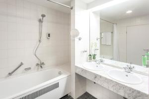 Supeior Double Room with Round Bed room in Trip Inn Bristol Hotel Mainz