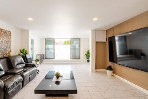 liwei cozy pool villa