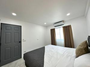 liwei cozy pool villa