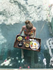 Villa Saffira, Seminyak - Pool, Garden, Rooftop - Walk to Beach and Cafes!