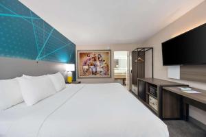 Single King room in Comfort Inn Downtown Nashville/Vanderbilt