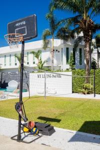 Living Pool Villa, Volley Court