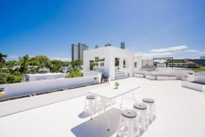 Living Pool Villa, Volley Court