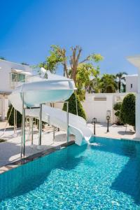 Living Pool Villa, Volley Court