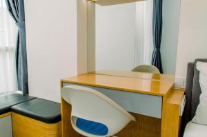 Elegant Studio Pacific Garden Apartment near Alam Sutera By Travelio