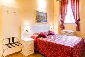 Classic Double or Twin Room room in Domus Trevi